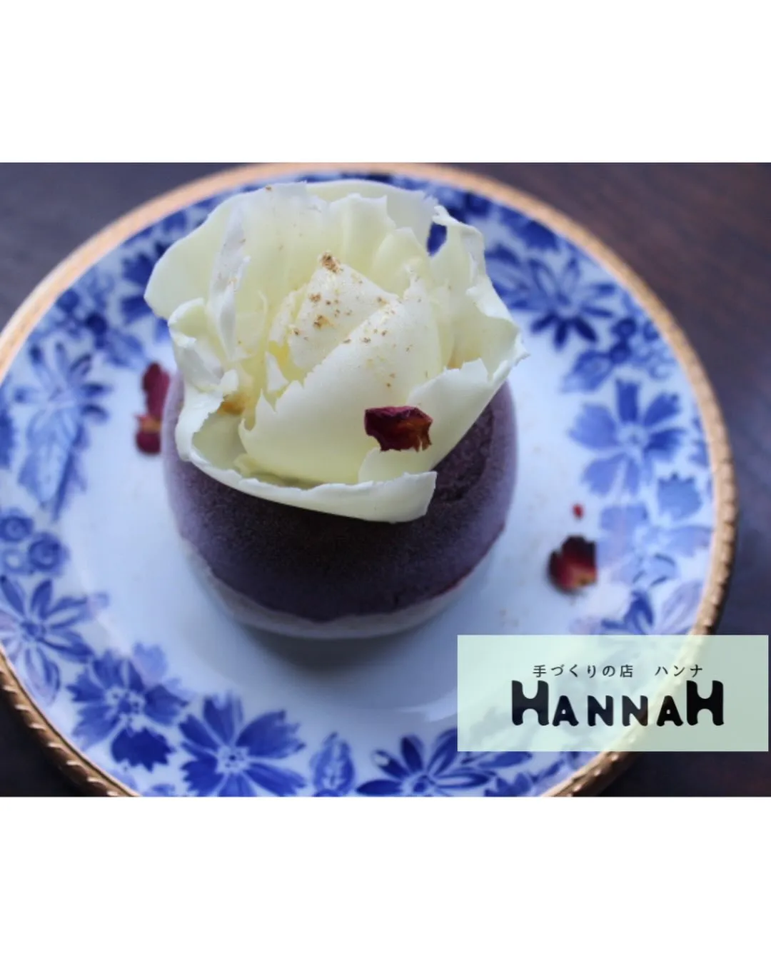 お店の壁に飾ってある2枚のポストカード。